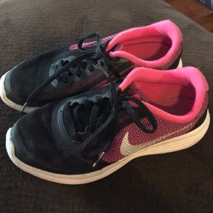 Girls Nike’s size 5